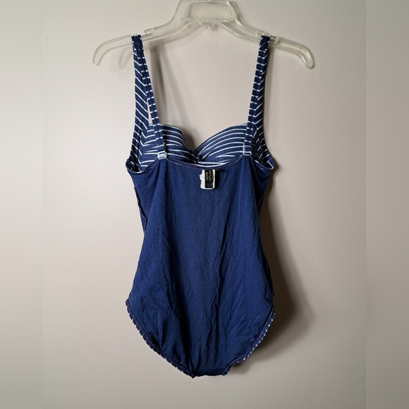 NipTuck Swim Size 8 One Piece Swimsuit Ruched Sides Multifit Bra Cup - Picture 9 of 11